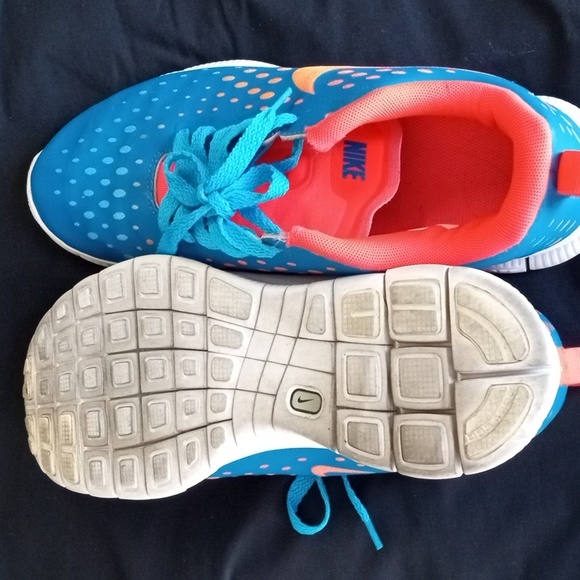 Shoes 👟 - Picture 2 of 4